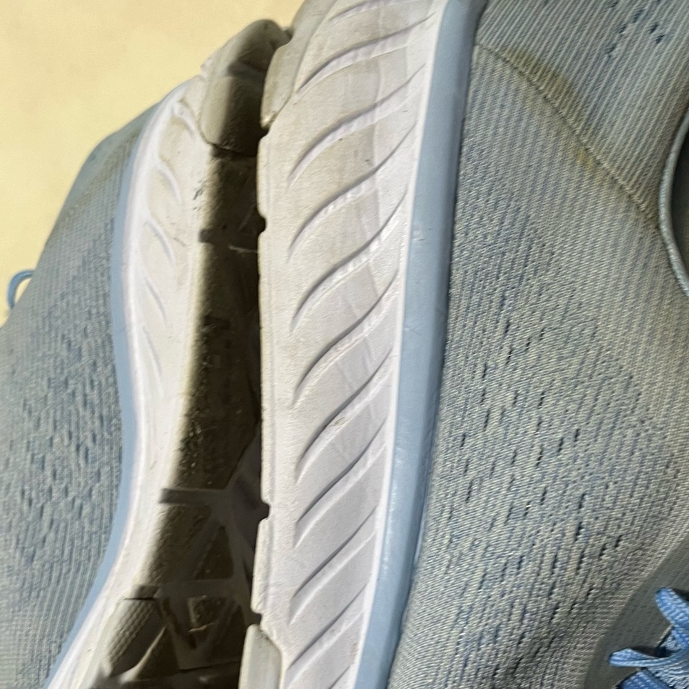 Hoka Sz 91/2 - Picture 4 of 12